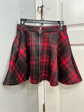 Hot Topic cute plaid mini skirt with pockets!